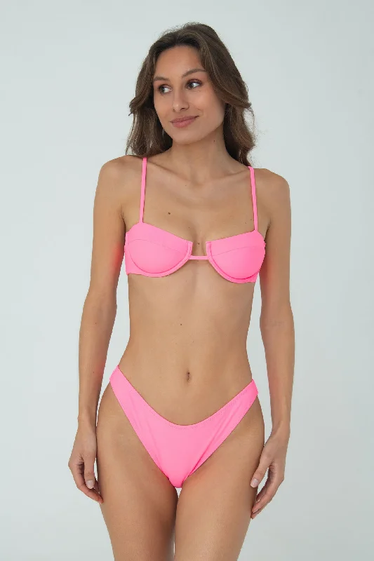 String bikini for a minimalistic and sexy beach styleLOLA TOP (BUBBLE GUM)