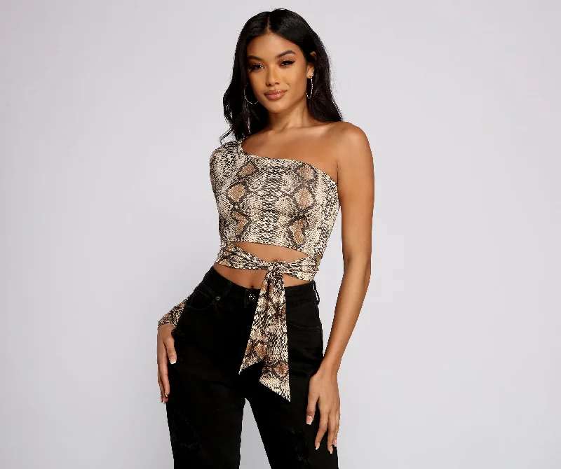 Turtleneck Women Long Sleeve Top for Cold Winter DaysStylish Queen Snake Print Crop Top