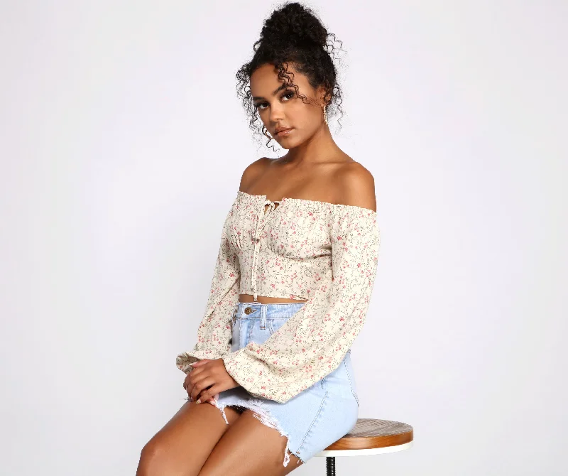 Lace - Trimmed Women Long Sleeve Top for an Elegant LookFeeling Flirty In Florals Crop Top