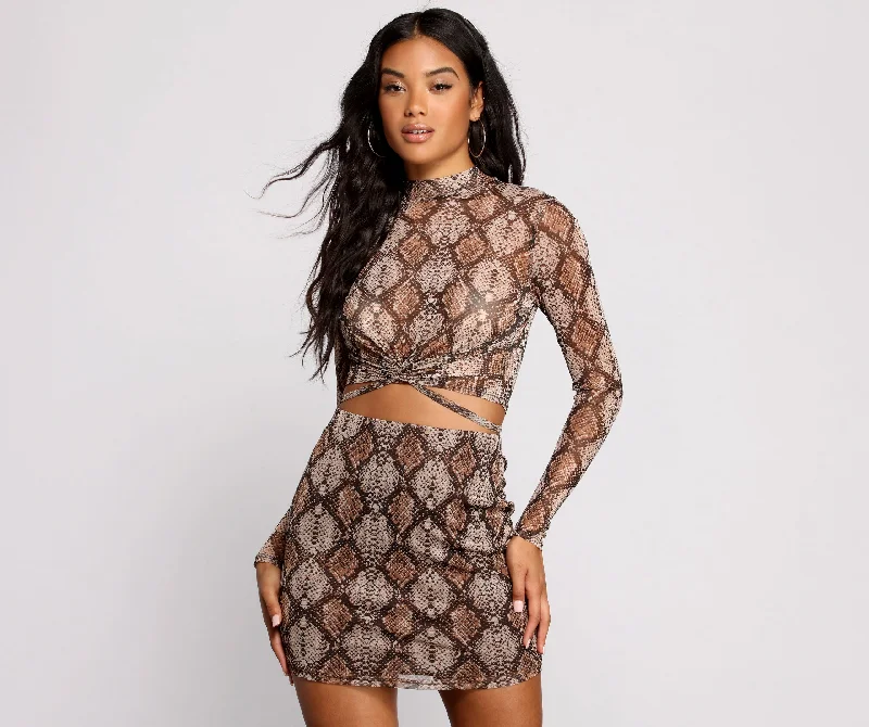 Lace - Trimmed Women Long Sleeve Top for an Elegant LookSultry And Stunning Snake Print Crop Top