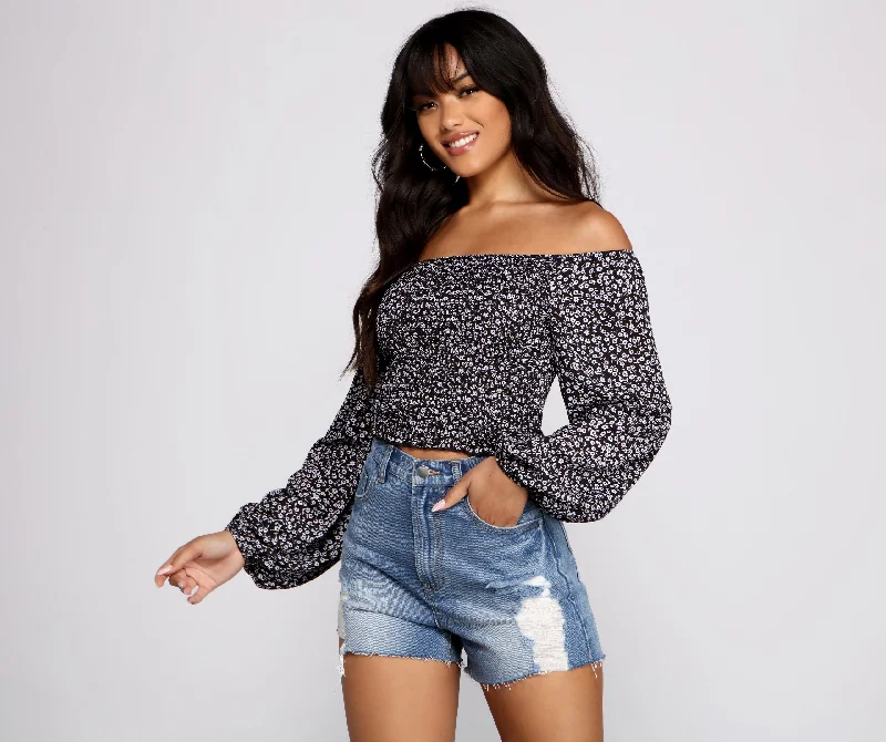 Lace - Trimmed Women Long Sleeve Top for an Elegant LookFeelin' Flirty Ditsy Floral Crop Top