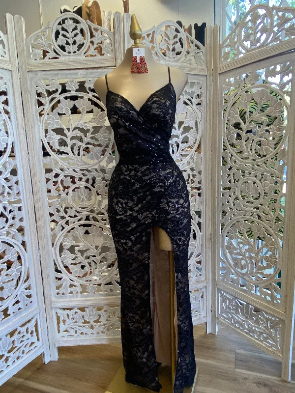 Strapless Women Dress with a Built - in Bra for Comfort and SupportBlack Lace Dress