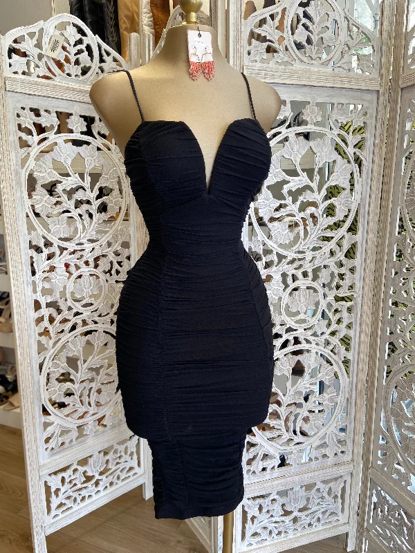 Strapless Women Dress with a Built - in Bra for Comfort and SupportBlack V Ruched Bodycon Dress