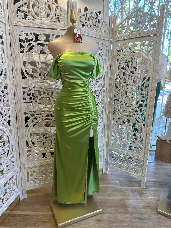 Long - Sleeve Women Dress in Velvet for a Luxurious Winter LookGreen Off Shoulder Satin Ruched Dress