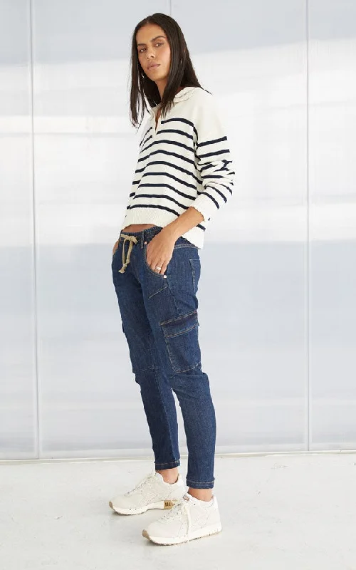 Mom jeans for a nostalgic and casual lookActive Cargo Paris Blue Jeans