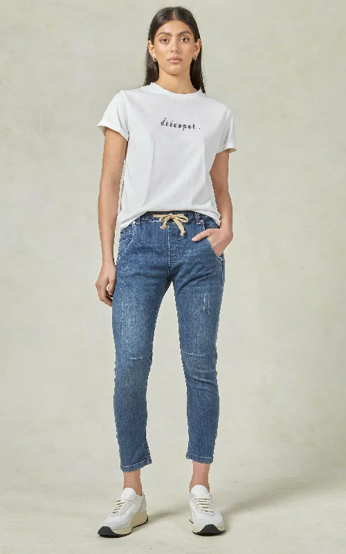 High - waisted women jeans for a flattering silhouetteActive Classic Jeans