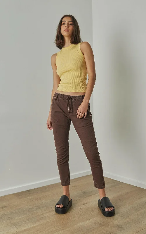 Acid - wash women jeans with a retro finishActive Seal Brown Jeans