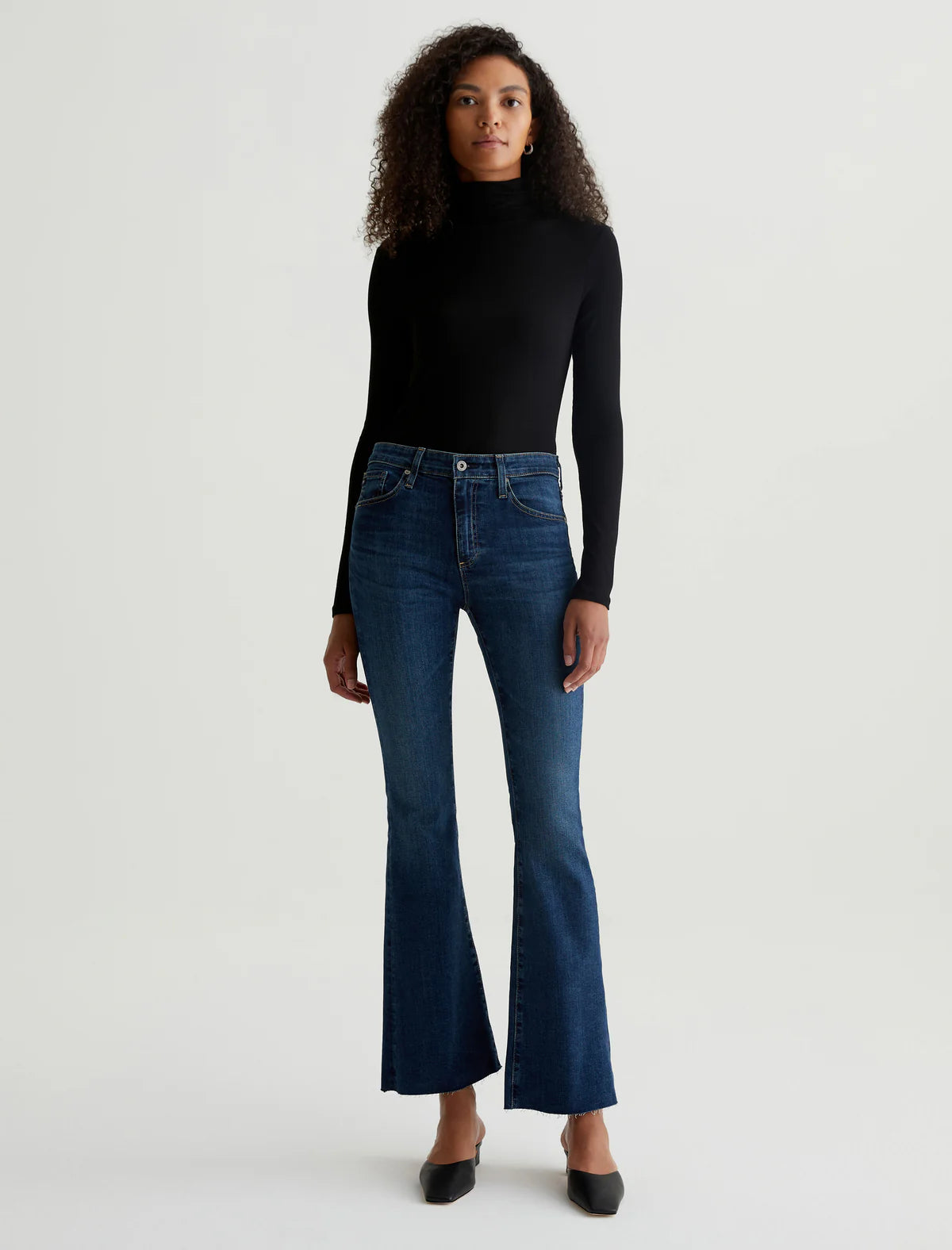 Straight - leg women jeans with a classic and timeless appealAG Jeans - Farrah Boot Mid Rise