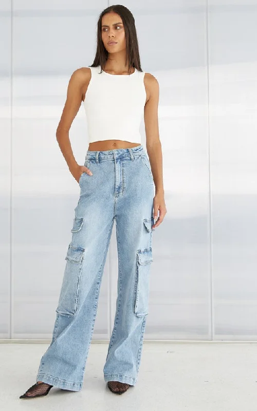 Acid - wash women jeans with a retro finishCargo Straight Leg Denim Pants