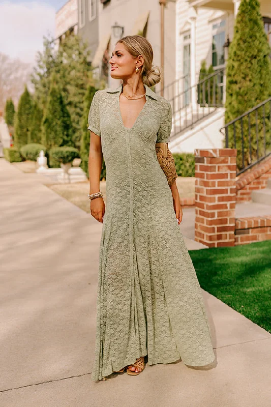 Off - the - Shoulder Women Dress for a Romantic and Feminine LookLovely Details Lace Maxi Dress