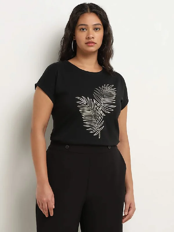 Tie - Waist Women Shorts for a Customizable FitGia Black Cotton Leaf Design T-Shirt