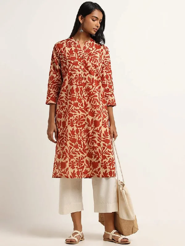 High - Waisted Women Shorts for a Retro and Flattering LookUtsa Red Printed Cotton Straight Kurta